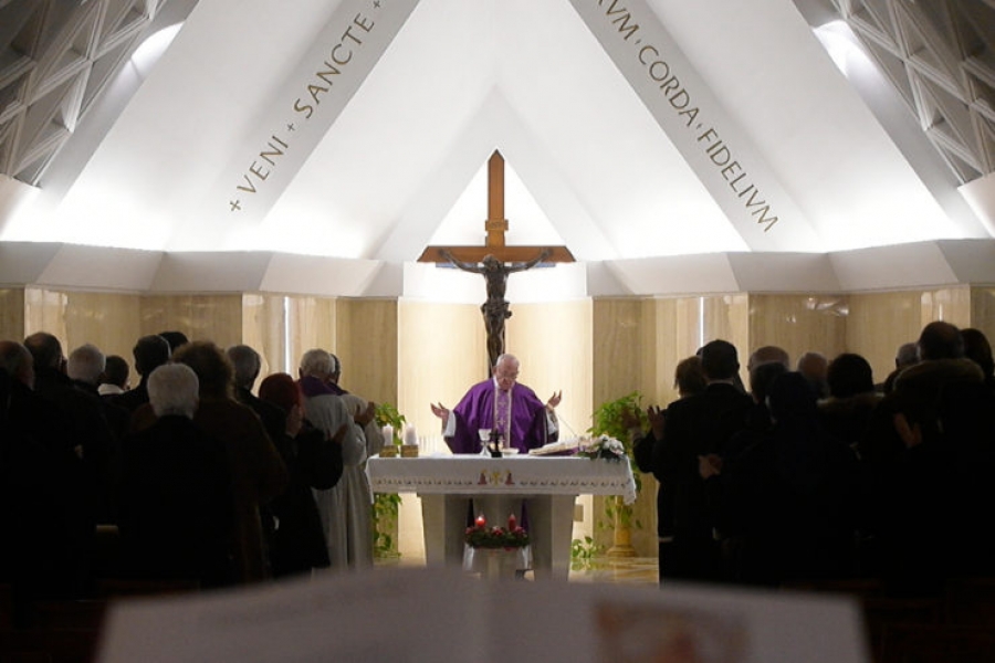 El Papa en Santa Marta: Dios no viene a condenar sino a salvar