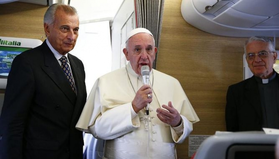 El Santo Padre explica que 'el viaje a Cuba no fue pol&iacute;tico, sino pastoral'