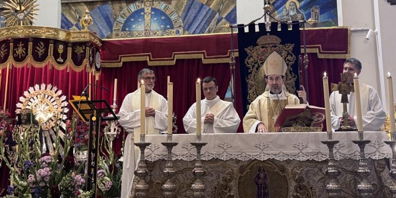 El cardenal Cobo en la bas&iacute;lica de Medinaceli: &laquo;Todos los que pasamos por aqu&iacute; tenemos el encargo, por el mismo Cristo, de perdonar, rescatar y dar la mano a los otros&raquo;