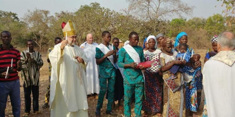 El arzobispo de Oviedo en la misi&oacute;n diocesana en Ben&iacute;n