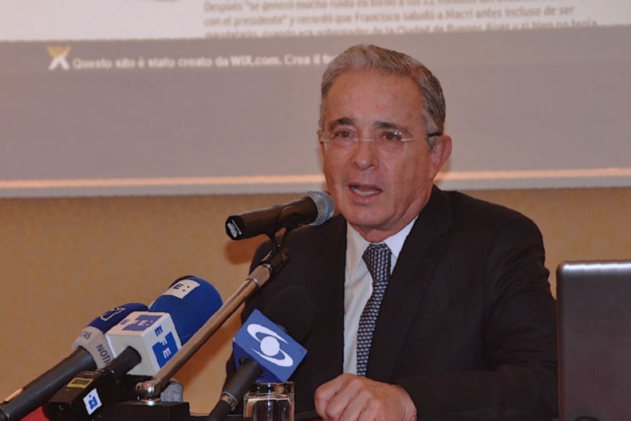 El ex presidente Uribe se re&uacute;ne en Roma con el cardenal Parolin