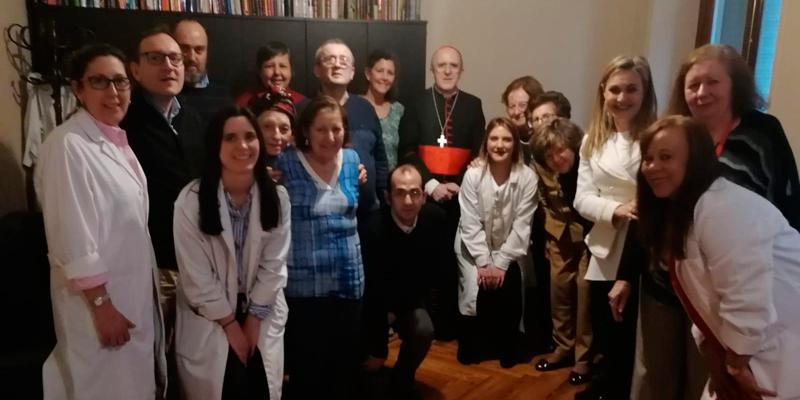 El cardenal Osoro visita a un piso tutelado para personas con enfermedad mental: &laquo;En esta sociedad nadie sobra&raquo;